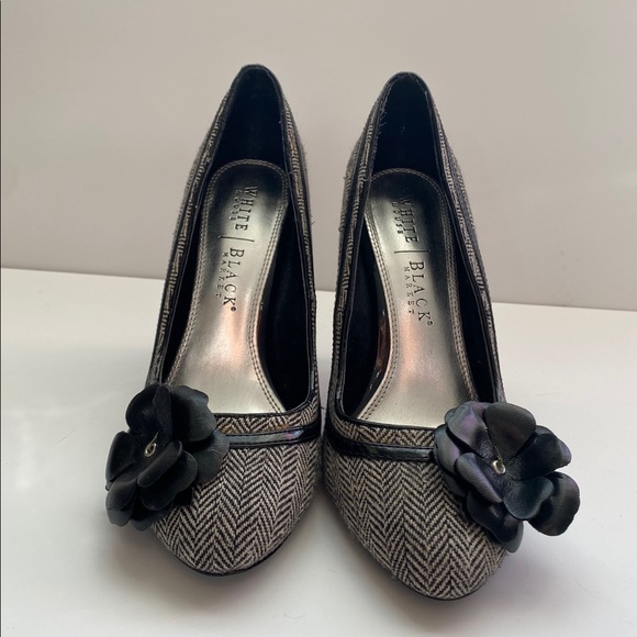 Classic heels with floral detail - Picture 3 of 8